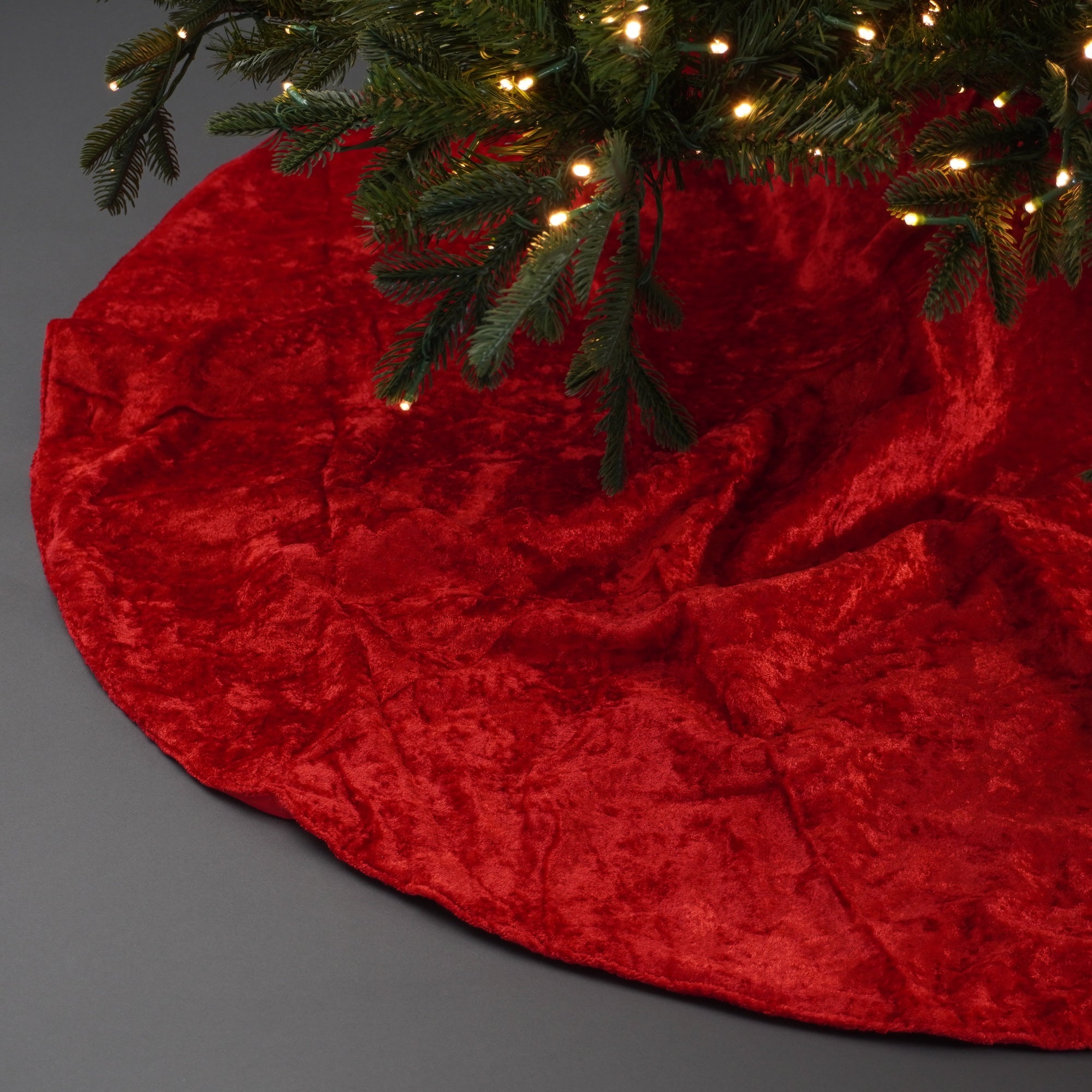 SILKY CHIC TREE SKIRT (IN STOCK)