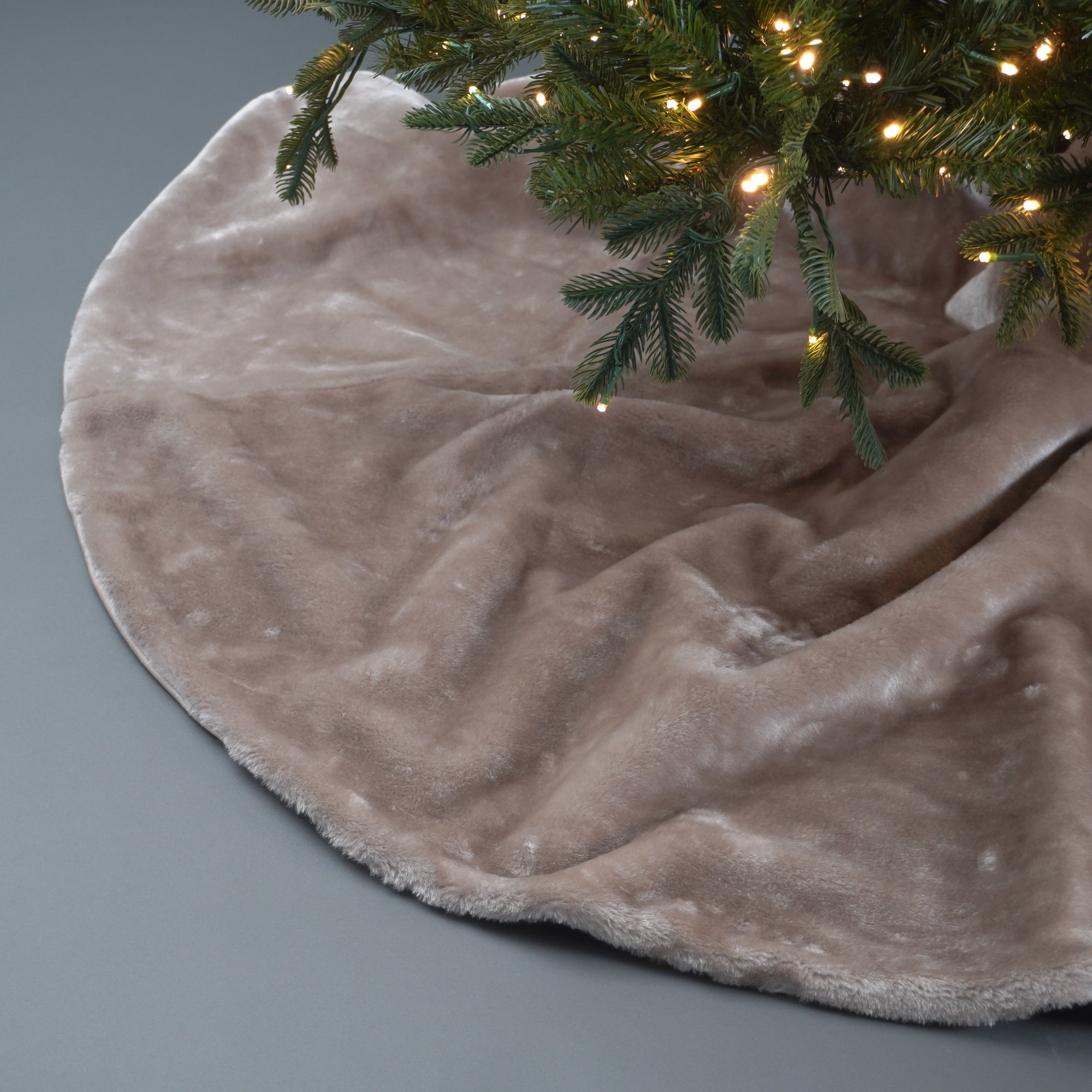 FUR TREE SKIRT (IN STOCK)